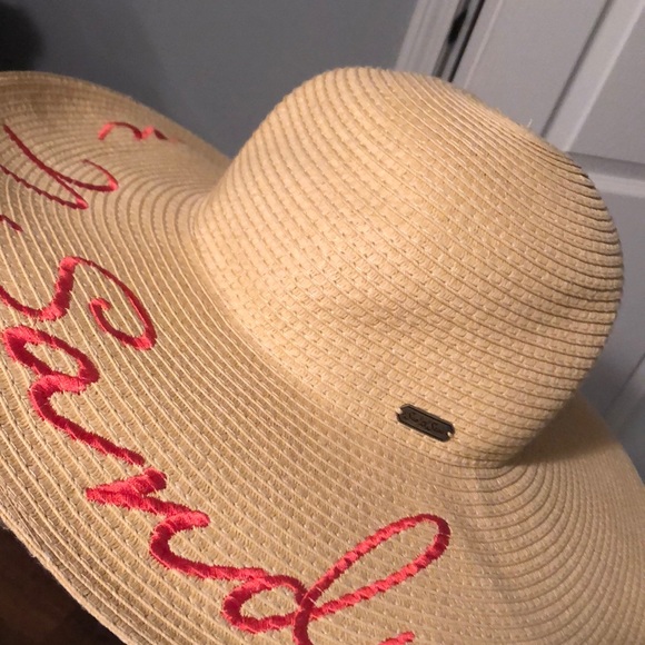 Beach hat - Picture 3 of 3